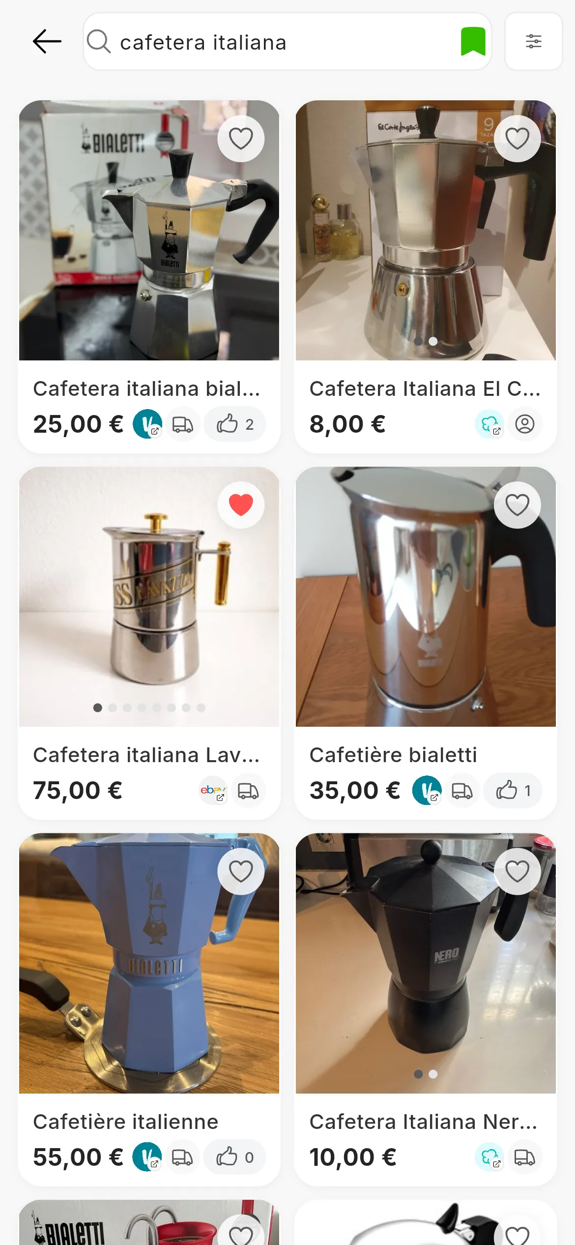 O ecrã de pesquisa do RUIT com a pesquisa cafetera italiana: em cima, Filtros, Ordenar por, o campo, Pesquisar e Pesquisa guardada; por baixo, uma grelha de cafeteiras do Wallapop, do Vinted e do eBay, cada uma com as suas fotos, o título, o preço, o logótipo do seu marketplace e o coração
