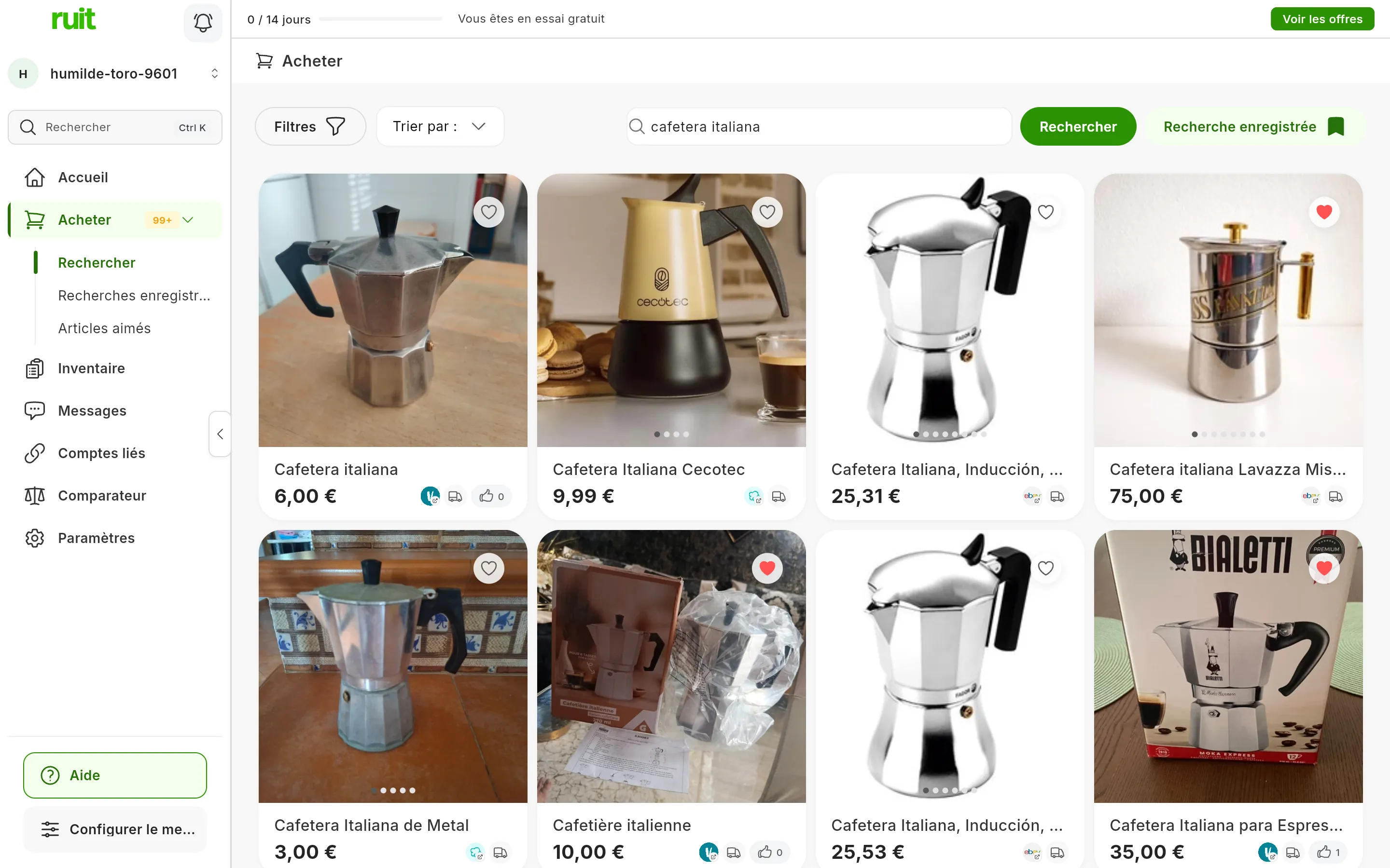 L'écran Rechercher de RUIT avec la recherche cafetera italiana : en haut, Filtres, Trier par, le champ, Rechercher et Recherche enregistrée ; en dessous, une grille de cafetières de Wallapop, Vinted et eBay, chacune avec ses photos, son titre, son prix, le logo de sa marketplace et le cœur
