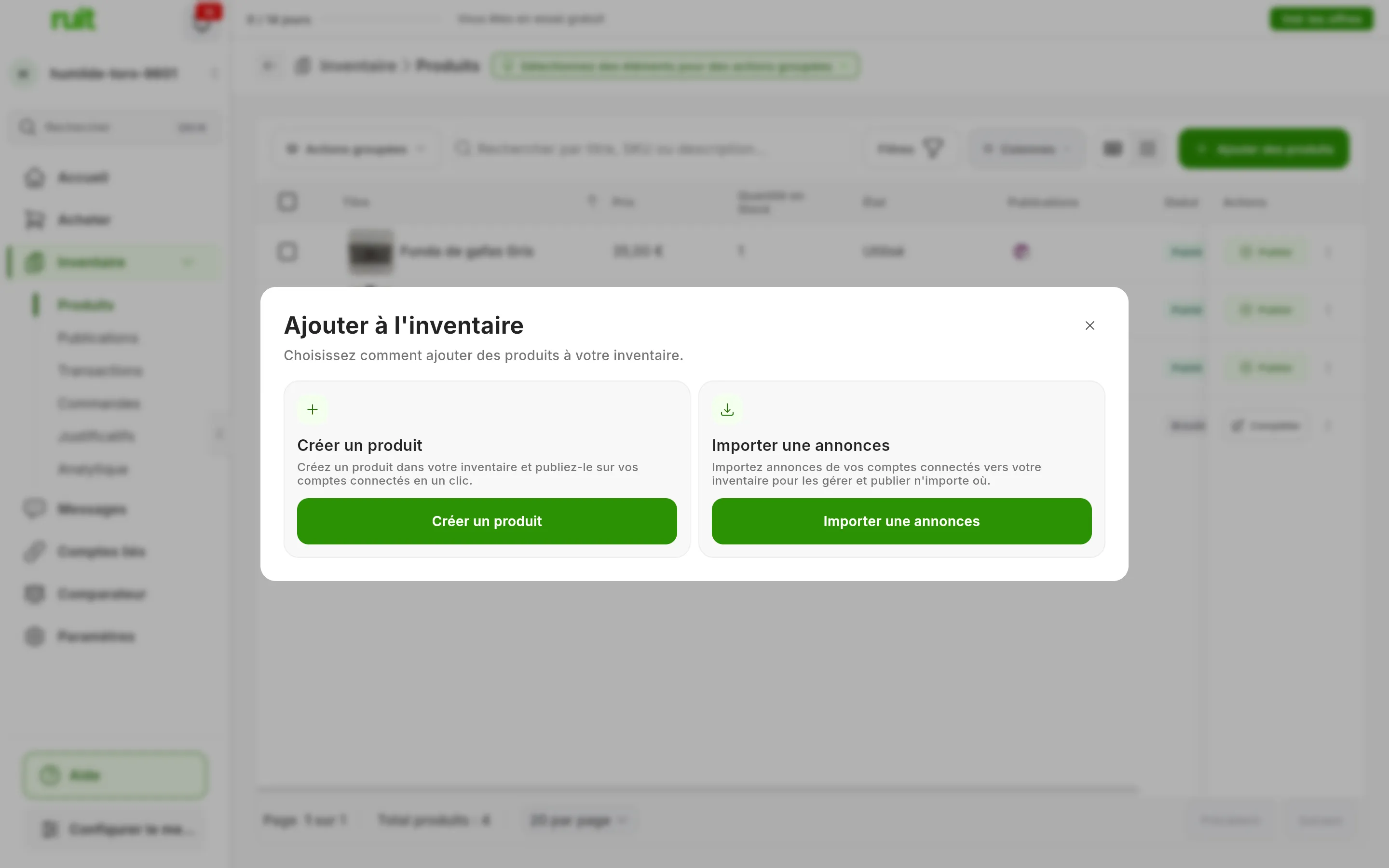 La fenêtre Ajouter à l'inventaire par-dessus le tableau des produits, avec deux cartes : Créer un produit, pour créer un produit et le publier sur vos comptes connectés, et celle de l'import d'annonces, pour rapatrier dans votre inventaire les annonces de vos comptes connectés
