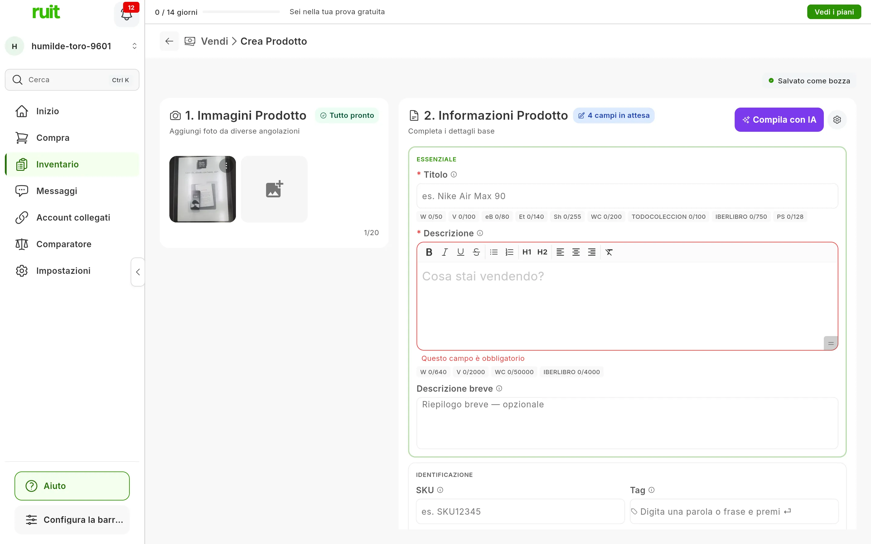Il modulo per creare un prodotto con una foto caricata e Tutto pronto in 1. Immagini Prodotto; in 2. Informazioni Prodotto, il titolo e la descrizione ancora vuoti e, in alto a destra, il pulsante viola Compila con IA e l'ingranaggio di Impostazioni IA