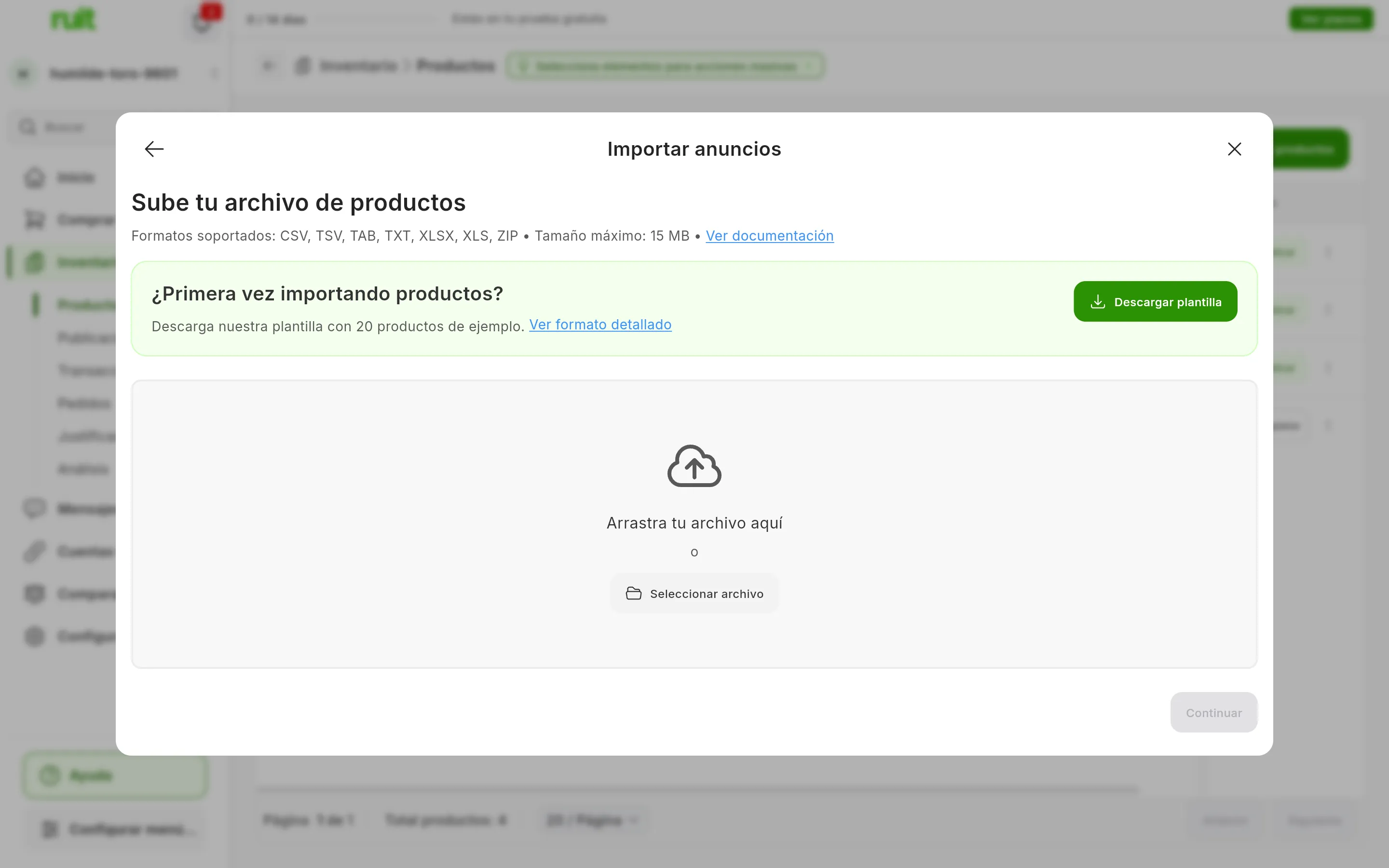 El paso de subida del asistente de archivo: Sube tu archivo de productos, los formatos admitidos y el tamaño máximo, el aviso para la primera vez con Descargar plantilla, y la zona para arrastrar el archivo o seleccionarlo