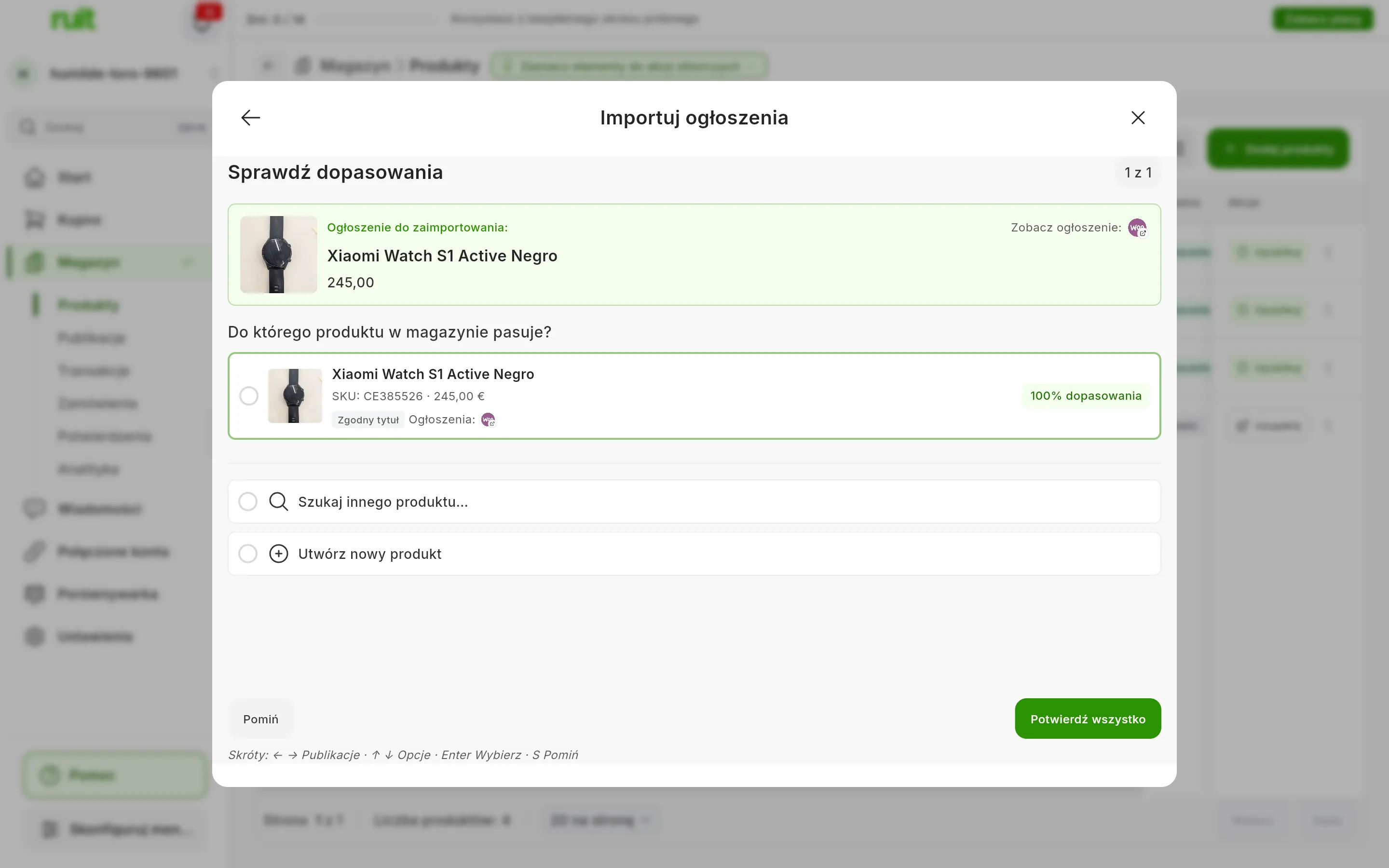 Ekran Sprawdź dopasowania: u góry ogłoszenie do zaimportowania, zegarek z WooCommerce za 245,00; poniżej produkt z magazynu o tym samym tytule, z kodem SKU, ceną, etykietą Zgodny tytuł i wartością 100% dopasowania oraz opcje Szukaj innego produktu i Utwórz nowy produkt; na dole Pomiń, Potwierdź wszystko i wiersz ze skrótami klawiaturowymi