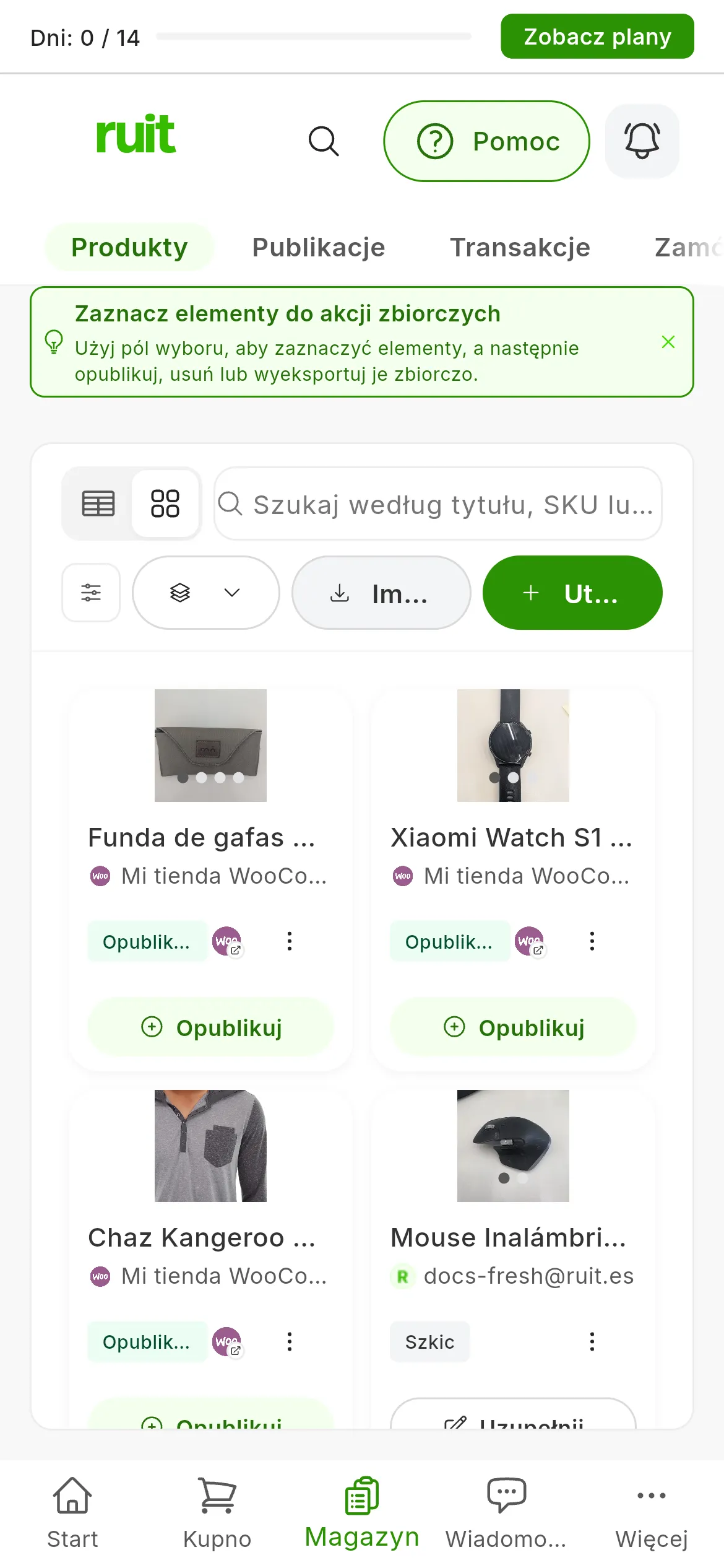 Widok kart: jedna karta na produkt ze zdjęciem, tytułem, źródłem, statusem, logo WooCommerce przy produktach z ogłoszeniem i przyciskiem kolejnych akcji