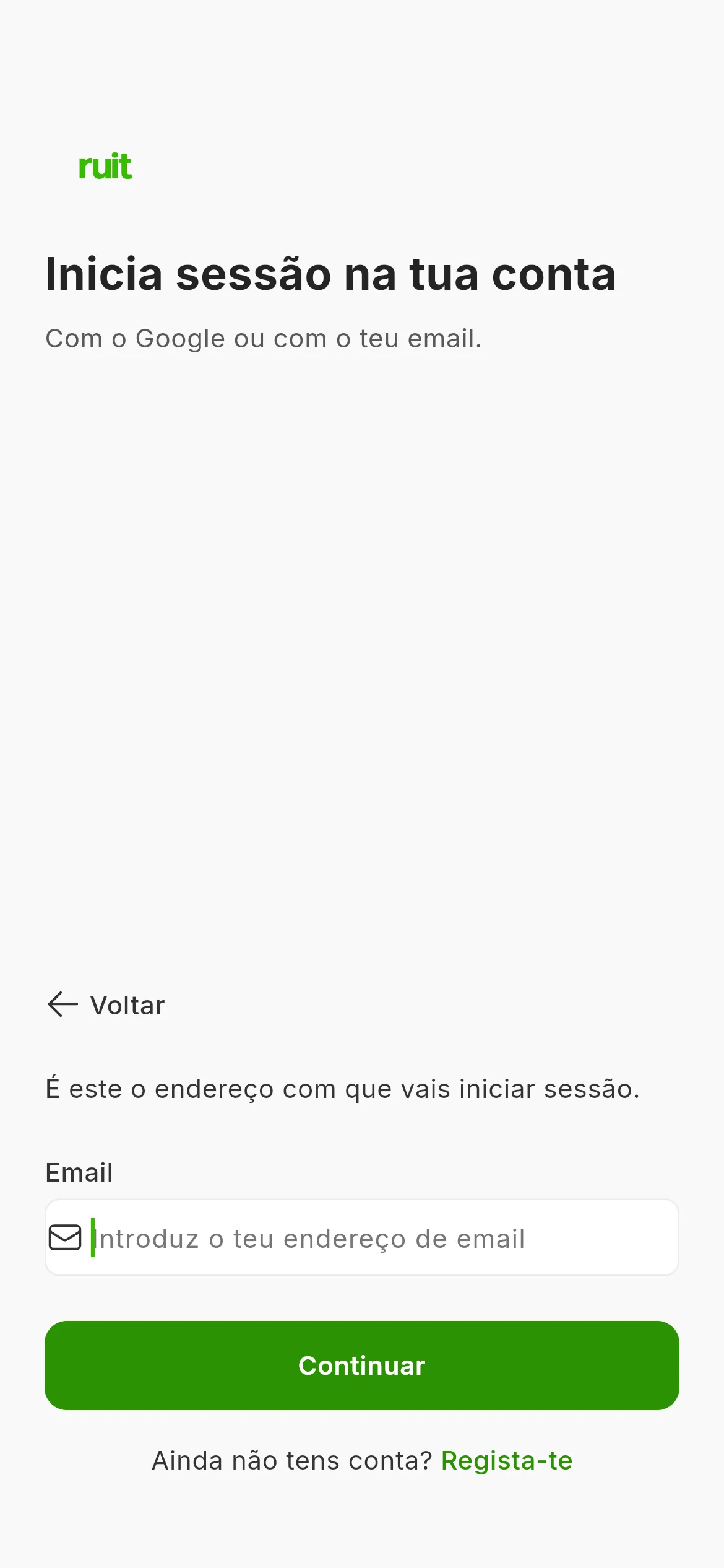O passo do e-mail ao iniciar sessão: um único campo para o endereço, o texto que lembra que é o endereço com o qual vais entrar, e o botão verde de continuar por baixo.