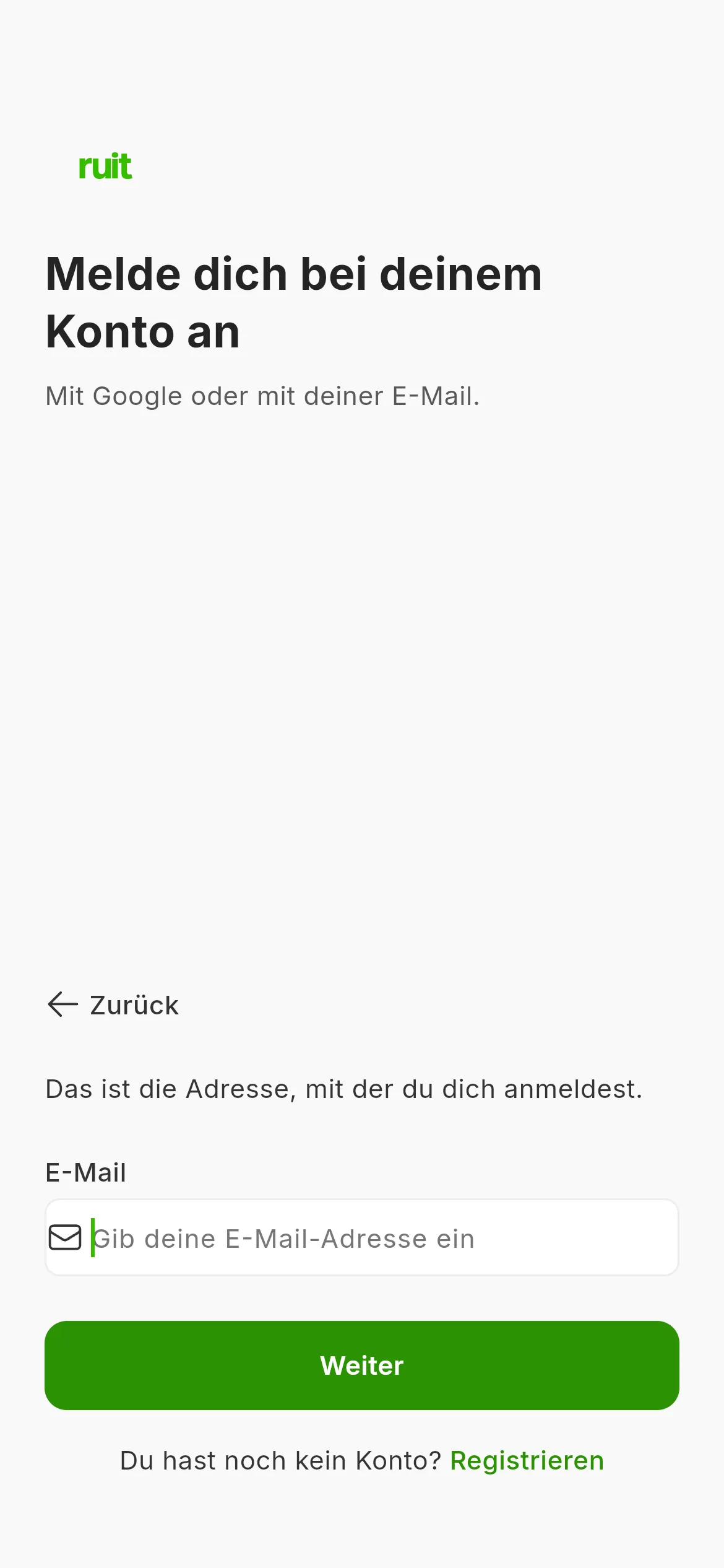 Der Schritt mit der E-Mail-Adresse beim Anmelden: ein einziges Feld für die Adresse, der Text, der daran erinnert, dass du dich mit dieser Adresse anmeldest, und darunter die grüne Schaltfläche zum Fortfahren.