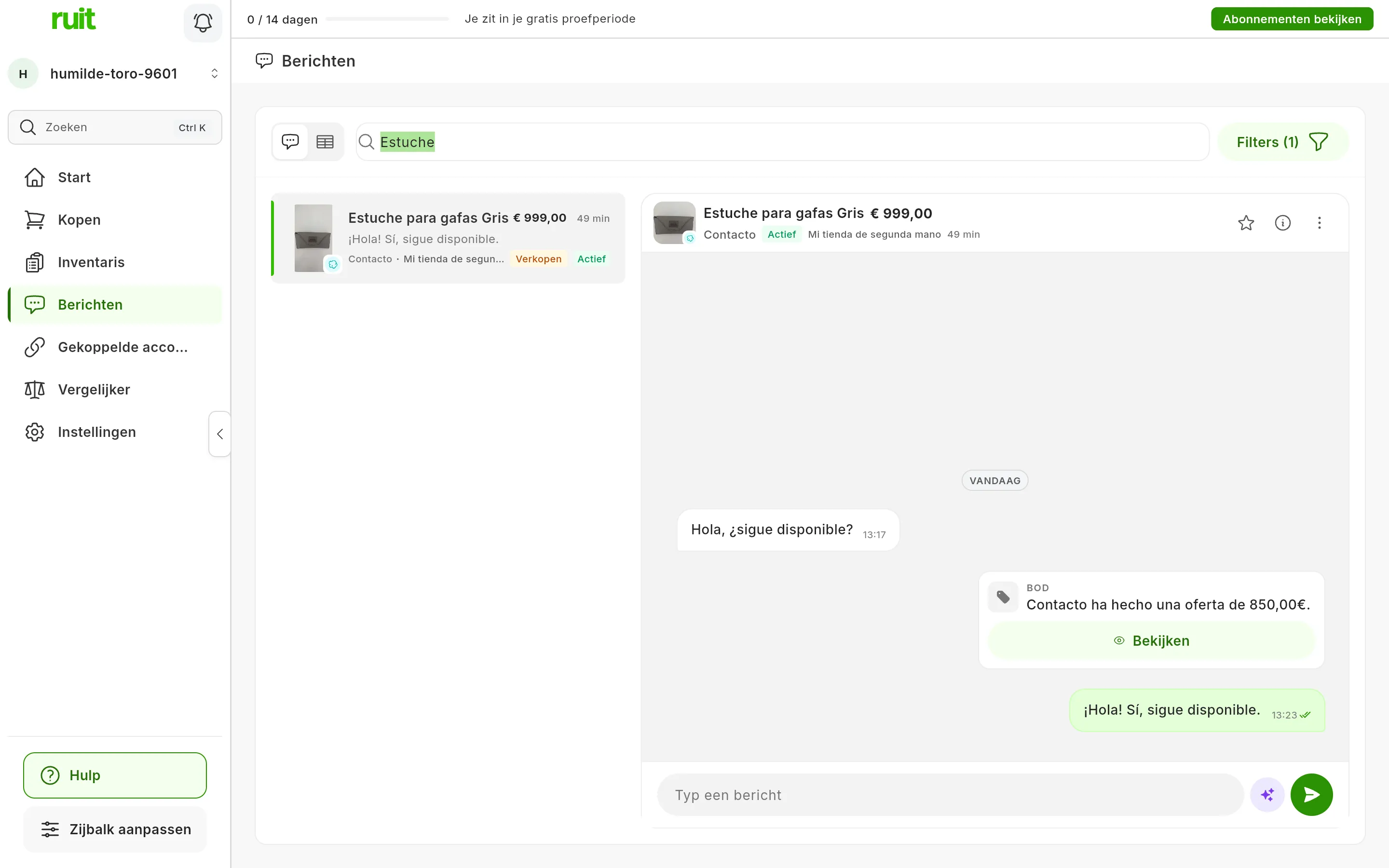 De berichteninbox van RUIT op de computer: bovenaan de wissel tussen lijst en tabel, de zoekbalk met het woord Estuche en Filters; links het gesprek over Estuche para gafas Gris met de prijs, het tijdstip, het laatste bericht, de andere persoon, het account en het label Verkopen; rechts de chat ervan met het bod van de koper en het antwoord