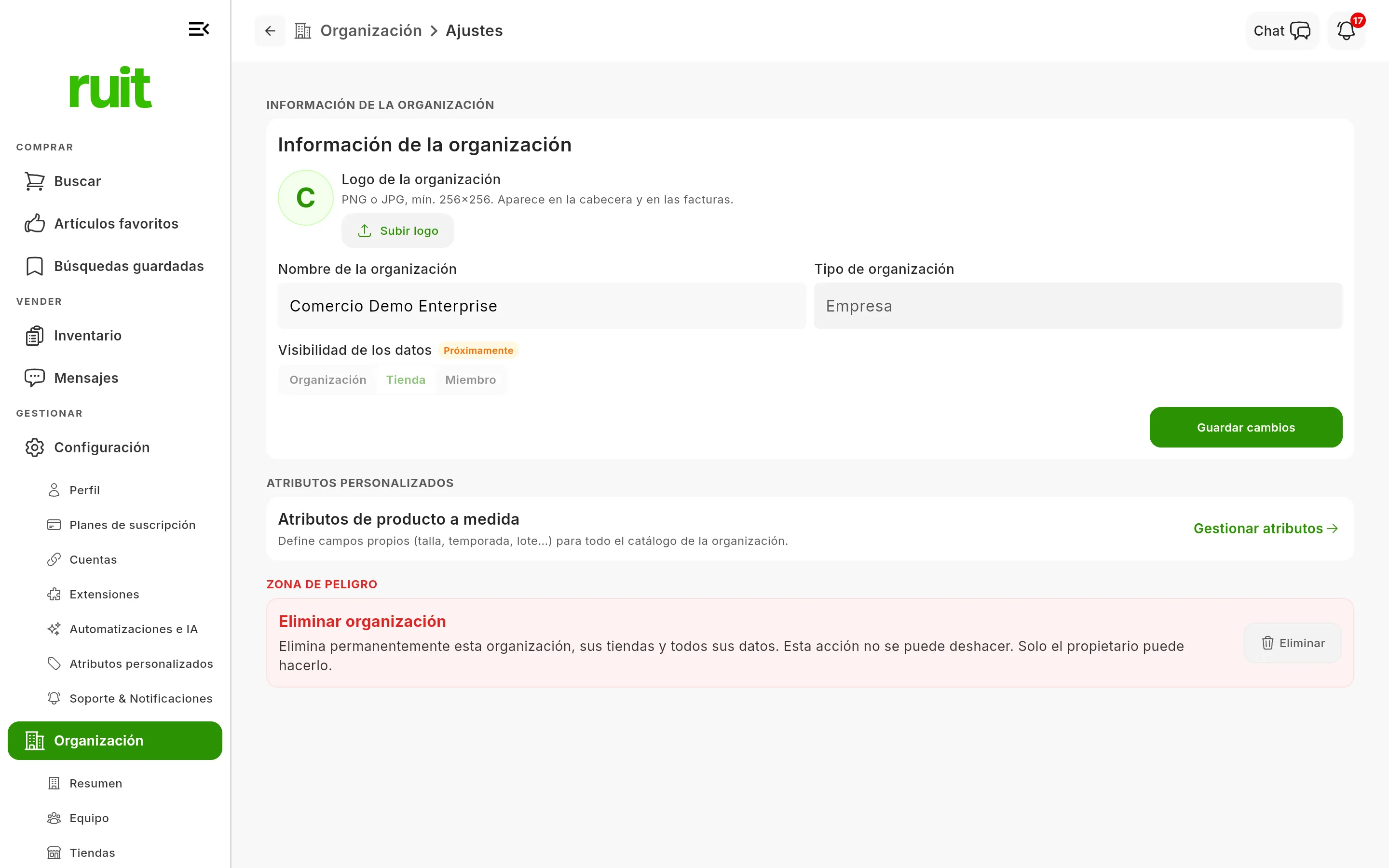La pantalla de Ajustes de la organización: nombre y logotipo, tipo de organización, el selector de Visibilidad de los datos marcado Próximamente y en modo lectura, la sección de atributos personalizados y, al final, la Zona de peligro con el botón Eliminar organización.