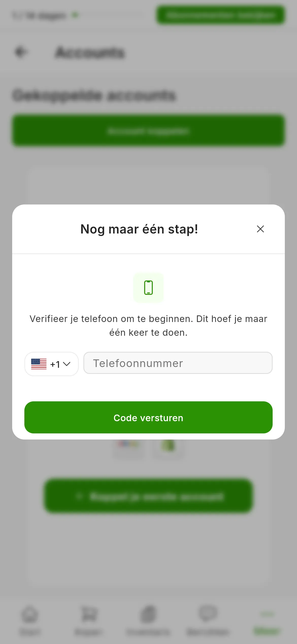 Het venster om de telefoon te verifiëren boven het accountscherm: de titel Nog maar één stap, de landkeuze met het landnummer, het veld voor het telefoonnummer en de groene knop om de code te versturen.