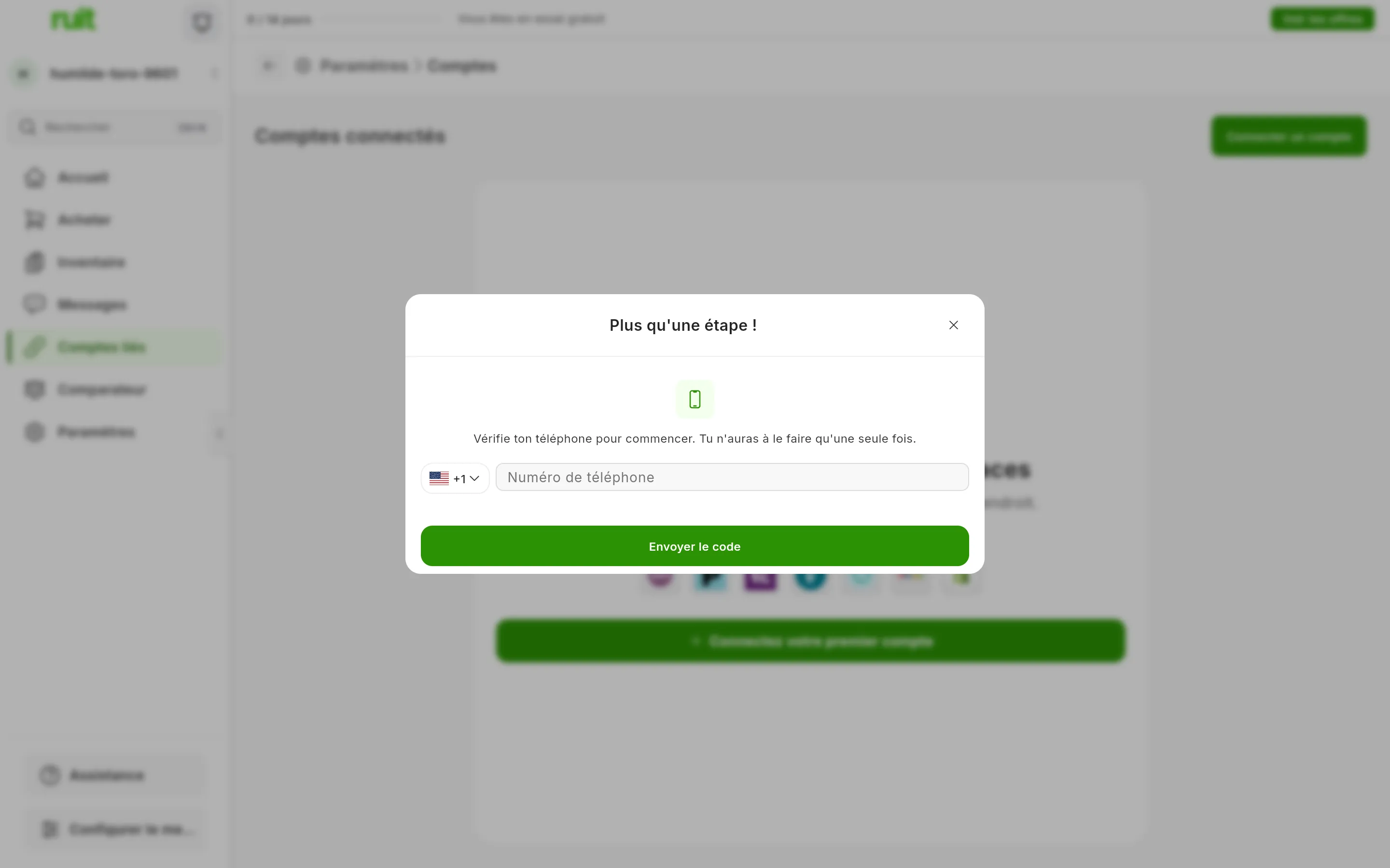 La fenêtre de vérification du téléphone par-dessus l'écran des comptes : le titre Plus qu'une étape, le sélecteur de pays avec son indicatif, le champ du numéro de téléphone et le bouton vert pour envoyer le code.