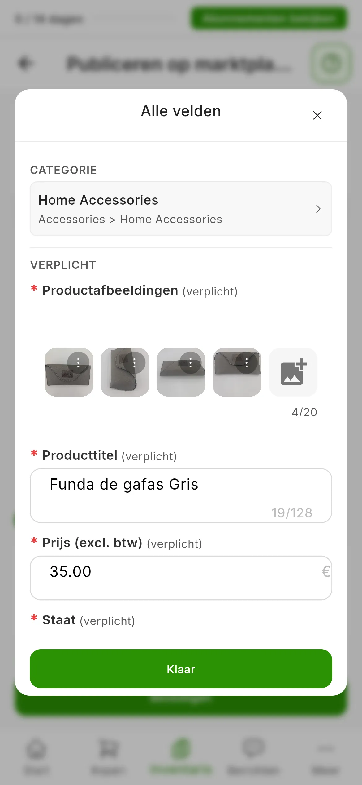 Het venster Alle velden van het PrestaShop-account boven het vervaagde scherm: CATEGORIE met de categorie die de AI heeft gekozen, en VERPLICHT met de foto's, de titel en de prijs van het product; onderaan Klaar