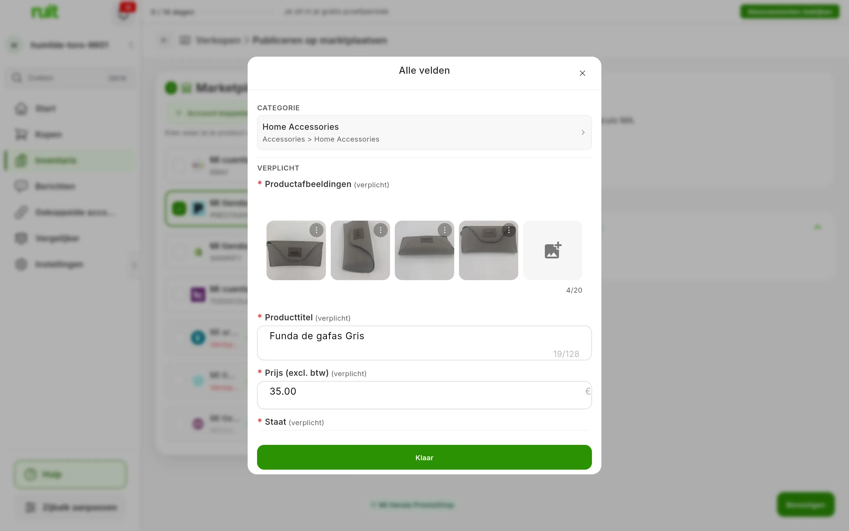 Het venster Alle velden van het PrestaShop-account boven het vervaagde scherm: CATEGORIE met de categorie die de AI heeft gekozen, en VERPLICHT met de foto's, de titel en de prijs van het product; onderaan Klaar