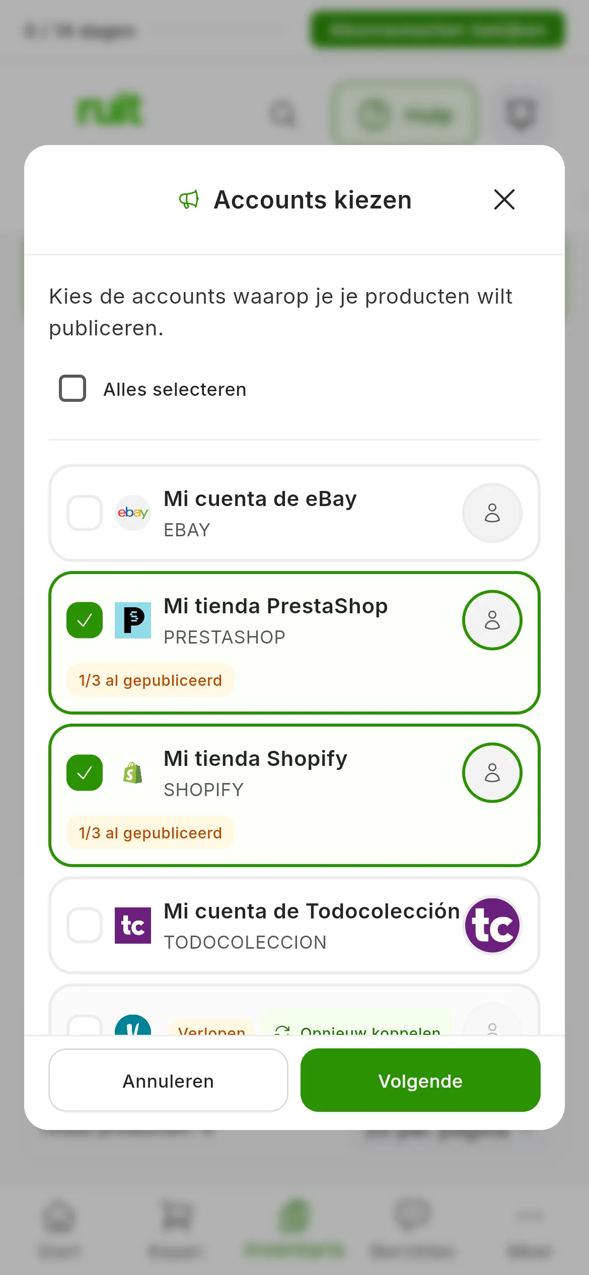 De stap Accounts kiezen boven de vervaagde tabel: Mi tienda PrestaShop en Mi tienda Shopify aangevinkt, elk met het label 1/3 al gepubliceerd; Mi cuenta de eBay en Mi cuenta de Todocolección niet aangevinkt, en Mi armario de segunda mano verlopen, met Opnieuw koppelen; onderaan Annuleren en Volgende
