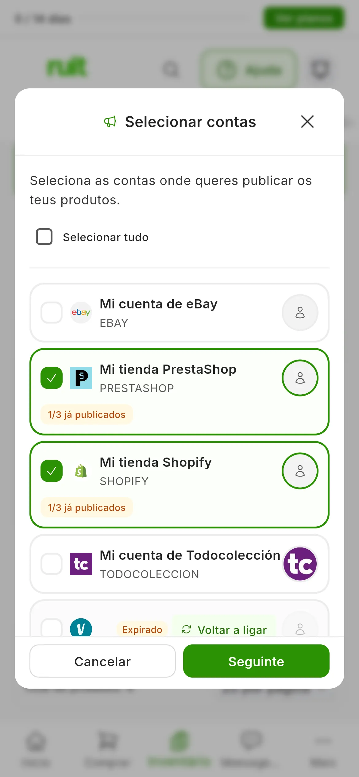O passo Selecionar contas sobre a tabela desfocada: Mi tienda PrestaShop e Mi tienda Shopify marcadas, cada uma com a etiqueta 1/3 já publicados; Mi cuenta de eBay e Mi cuenta de Todocolección por marcar, e Mi armario de segunda mano, expirada, com Voltar a ligar; em baixo, Cancelar e Seguinte
