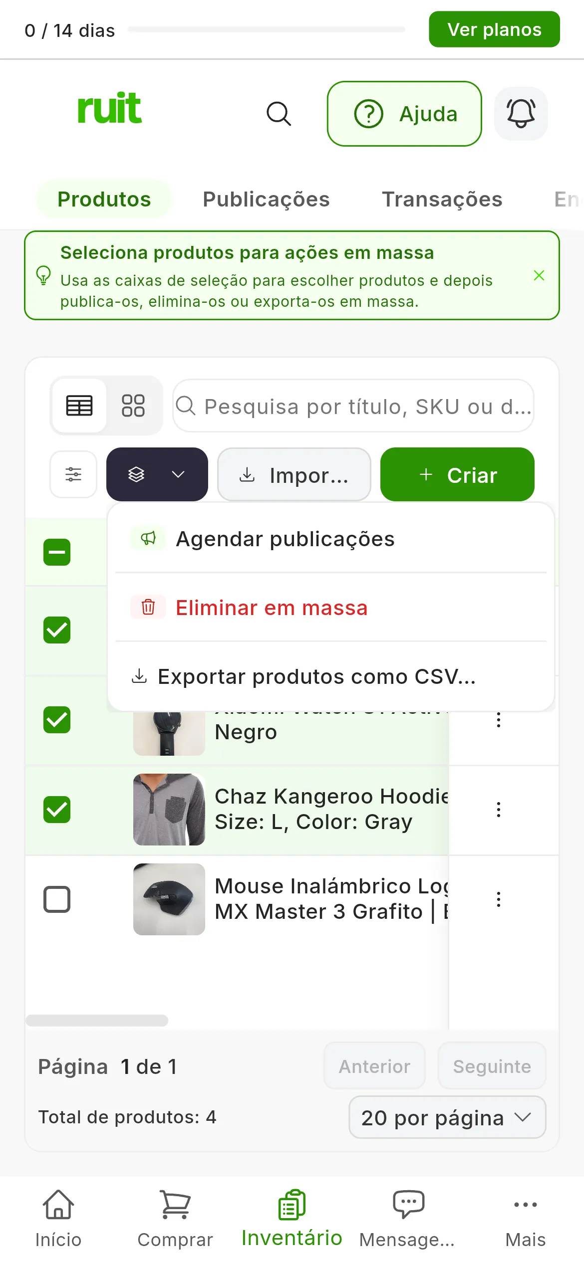A tabela de Produtos com três produtos marcados e o menu Ações em lote aberto: Agendar publicações, Eliminar em massa e Exportar produtos como CSV