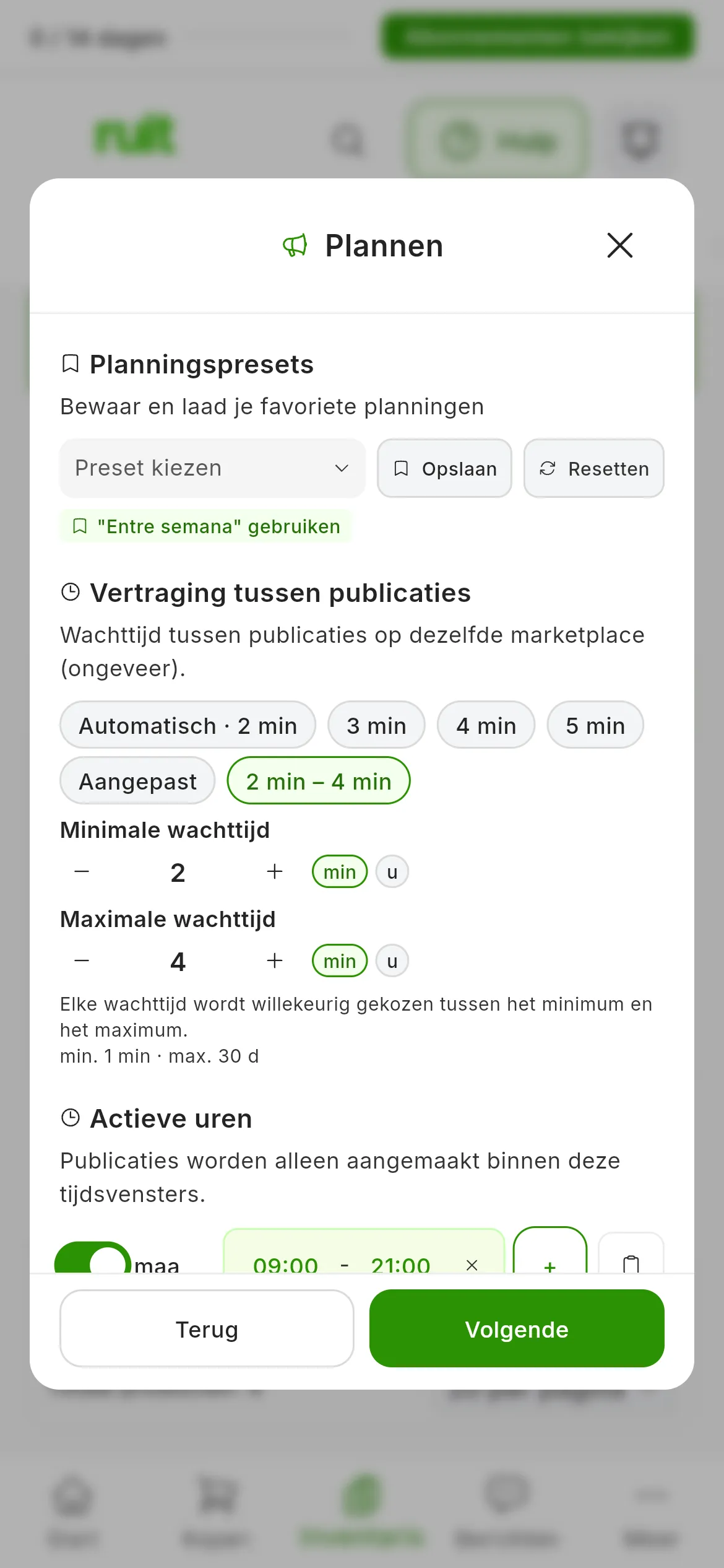 De stap Plannen met Willekeurig gekozen, dat nu het interval van 2 tot 4 minuten laat zien: Minimale wachttijd op 2 min en Maximale wachttijd op 4 min, elk met de knoppen min en plus, de regel Elke wachttijd wordt willekeurig gekozen tussen het minimum en het maximum. en de grenzen min. 1 min · max. 30 d