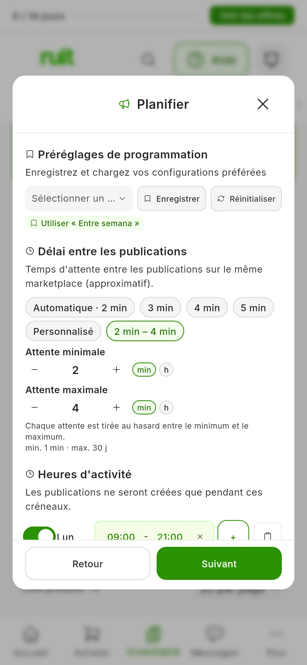 L'étape Planifier avec Aléatoire choisi, qui affiche maintenant l'intervalle de 2 à 4 minutes : Attente minimale à 2 min et Attente maximale à 4 min, chacune avec ses boutons moins et plus, la ligne Chaque attente est tirée au hasard entre le minimum et le maximum et les limites min. 1 min · max. 30 j