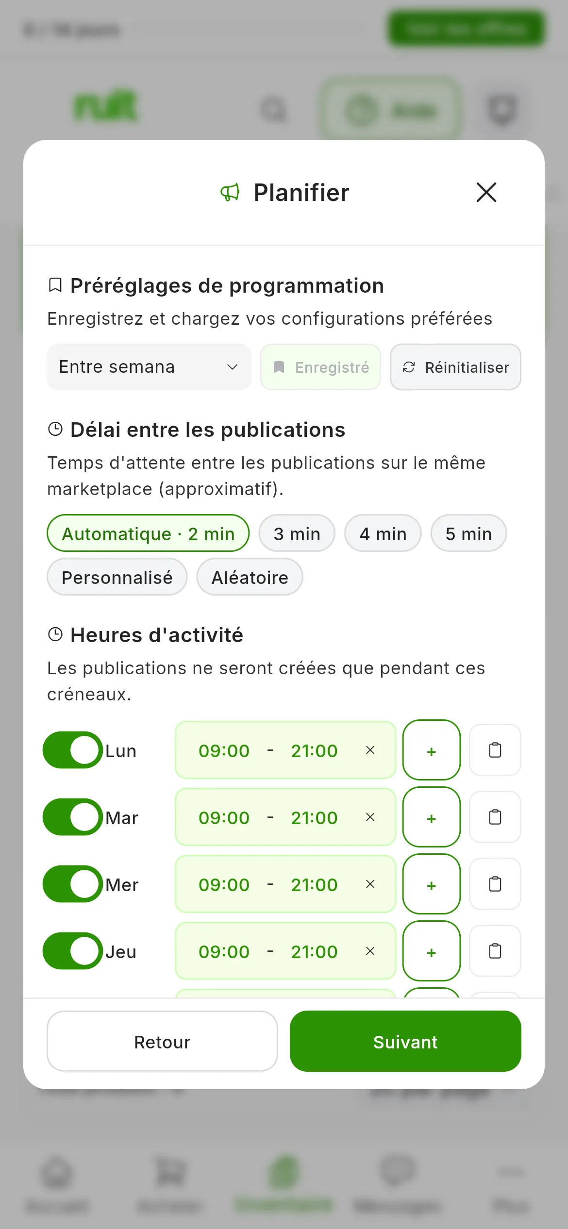 L'étape Planifier avec le bloc Préréglages de programmation en haut : le préréglage Entre semana chargé dans le sélecteur, le bouton Enregistré grisé et Réinitialiser ; en dessous, le délai et les heures qu'il a chargés