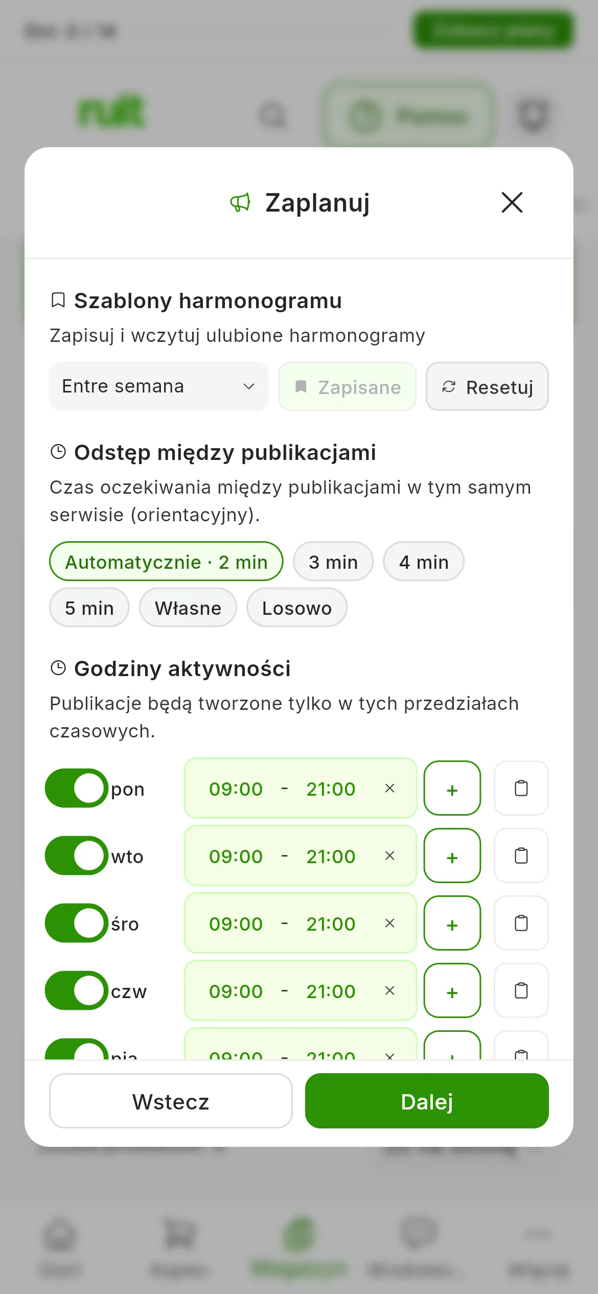 Krok Zaplanuj z wczytanym szablonem Entre semana: Automatycznie · 2 min w polu Odstęp między publikacjami, a w Godzinach aktywności od poniedziałku do piątku od 09:00 do 21:00, sobota i niedziela Wyłączone; na dole Wstecz i Dalej