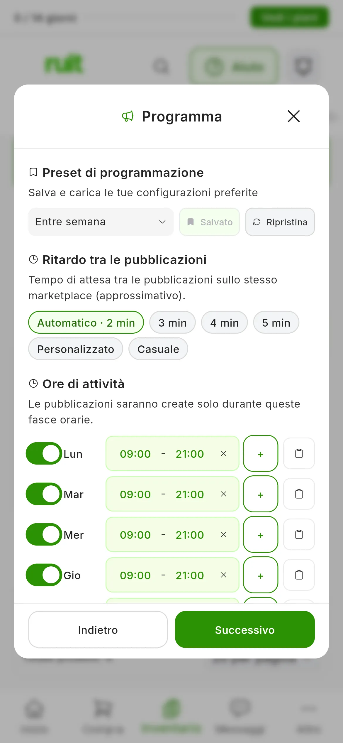 Il passo Programma con il preset Entre semana caricato: Automatico · 2 min in Ritardo tra le pubblicazioni e, in Ore di attività, da Lun a Ven dalle 09:00 alle 21:00, con Sab e Dom su Disattivato; in basso, Indietro e Successivo