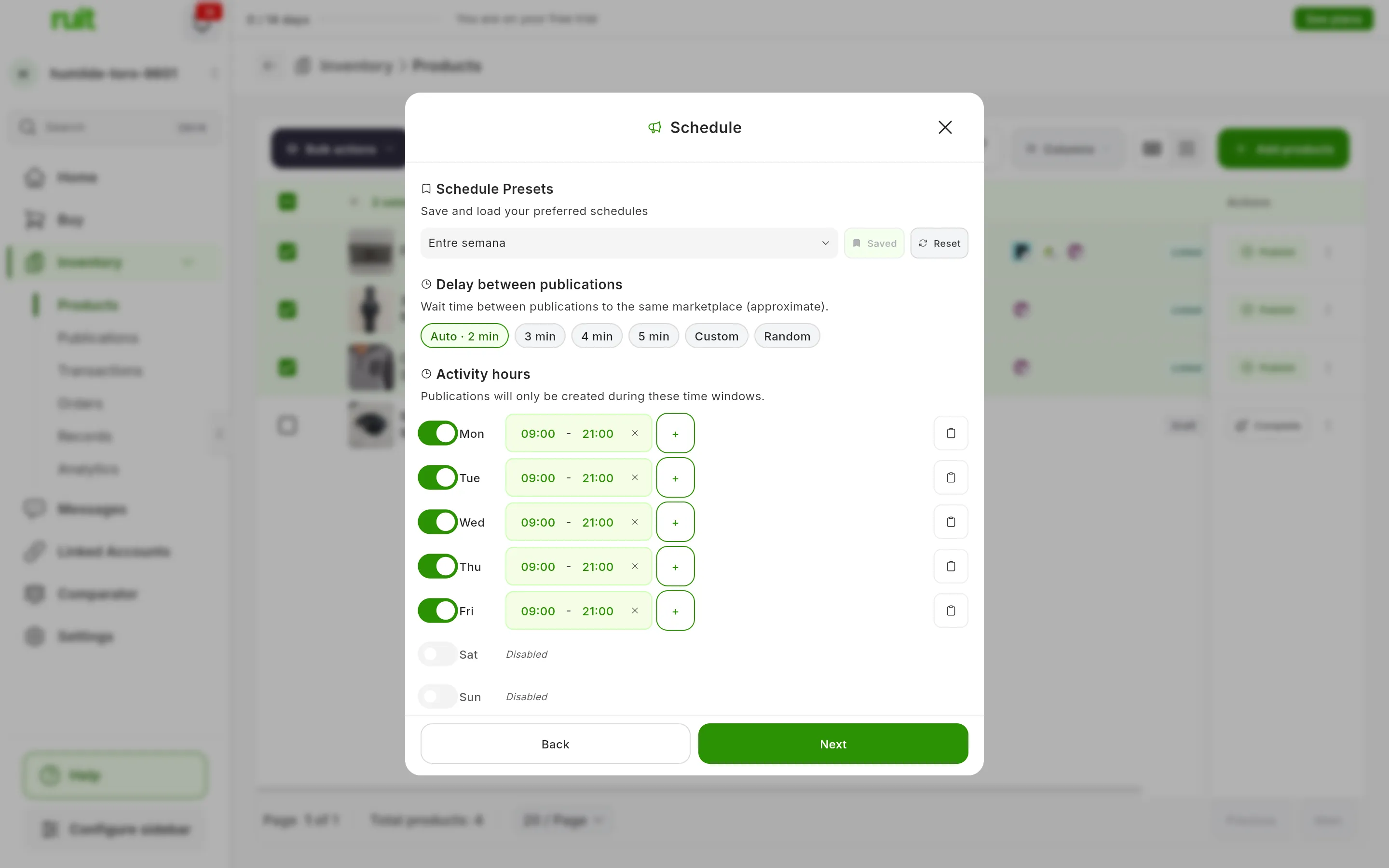 The Schedule step with the Entre semana preset loaded: Auto · 2 min under Delay between publications and, under Activity hours, Mon to Fri from 09:00 to 21:00, with Sat and Sun on Disabled; at the bottom, Back and Next