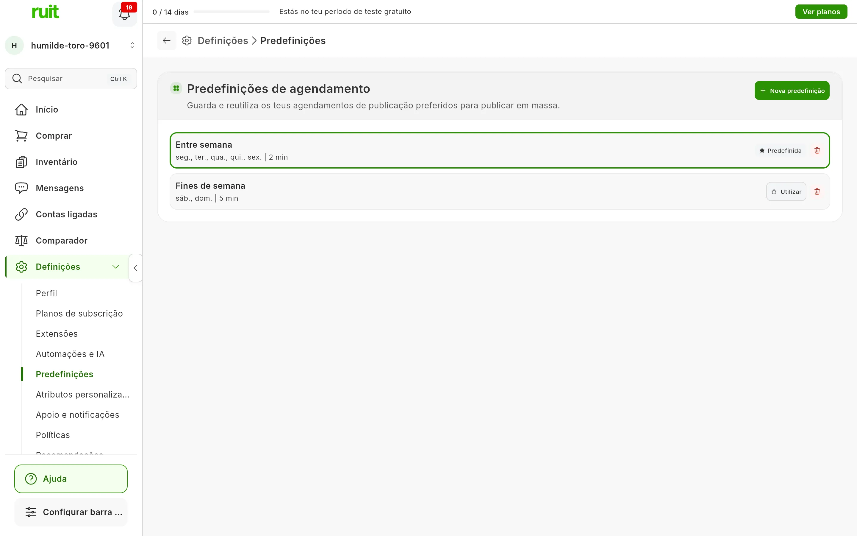 Definições → Predefinições: a página Predefinições de agendamento com o botão Nova predefinição e duas predefinições, Entre semana com a marca Predefinida e Fines de semana com o botão Utilizar; cada uma com o seu ícone do lixo