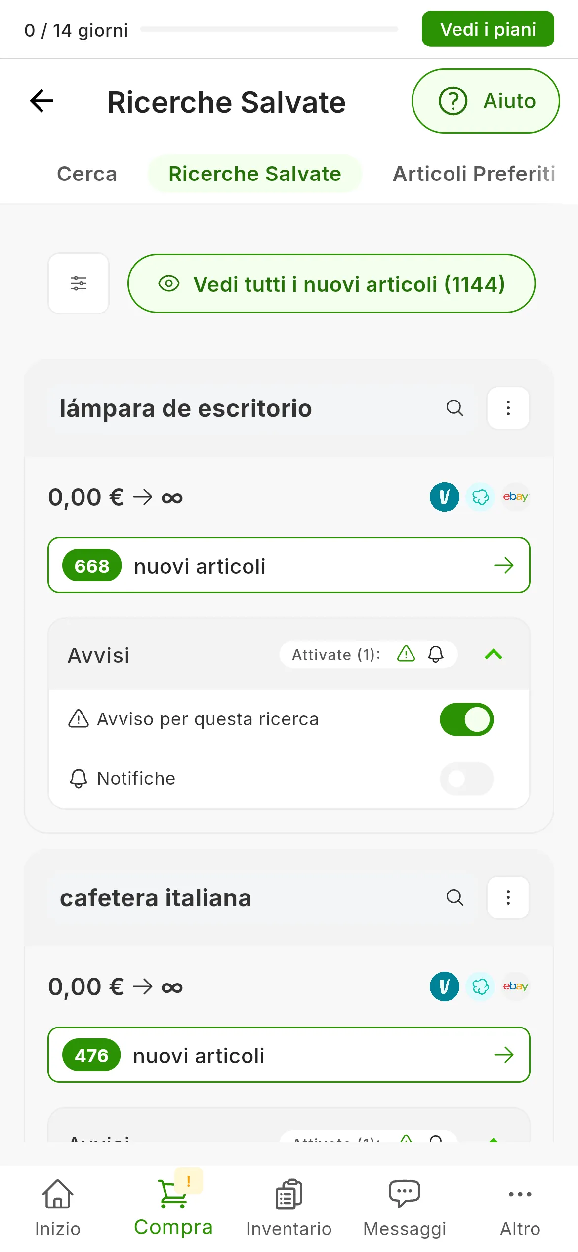 La schermata Ricerche Salvate con due schede, lámpara de escritorio e cafetera italiana: in ognuna, il testo con la sua lente e il suo menu, la fascia di prezzo da 0 a infinito, i loghi di Vinted, Wallapop ed eBay, i suoi nuovi articoli e il riquadro Avvisi, con l'interruttore Avviso per questa ricerca acceso e quello Notifiche spento