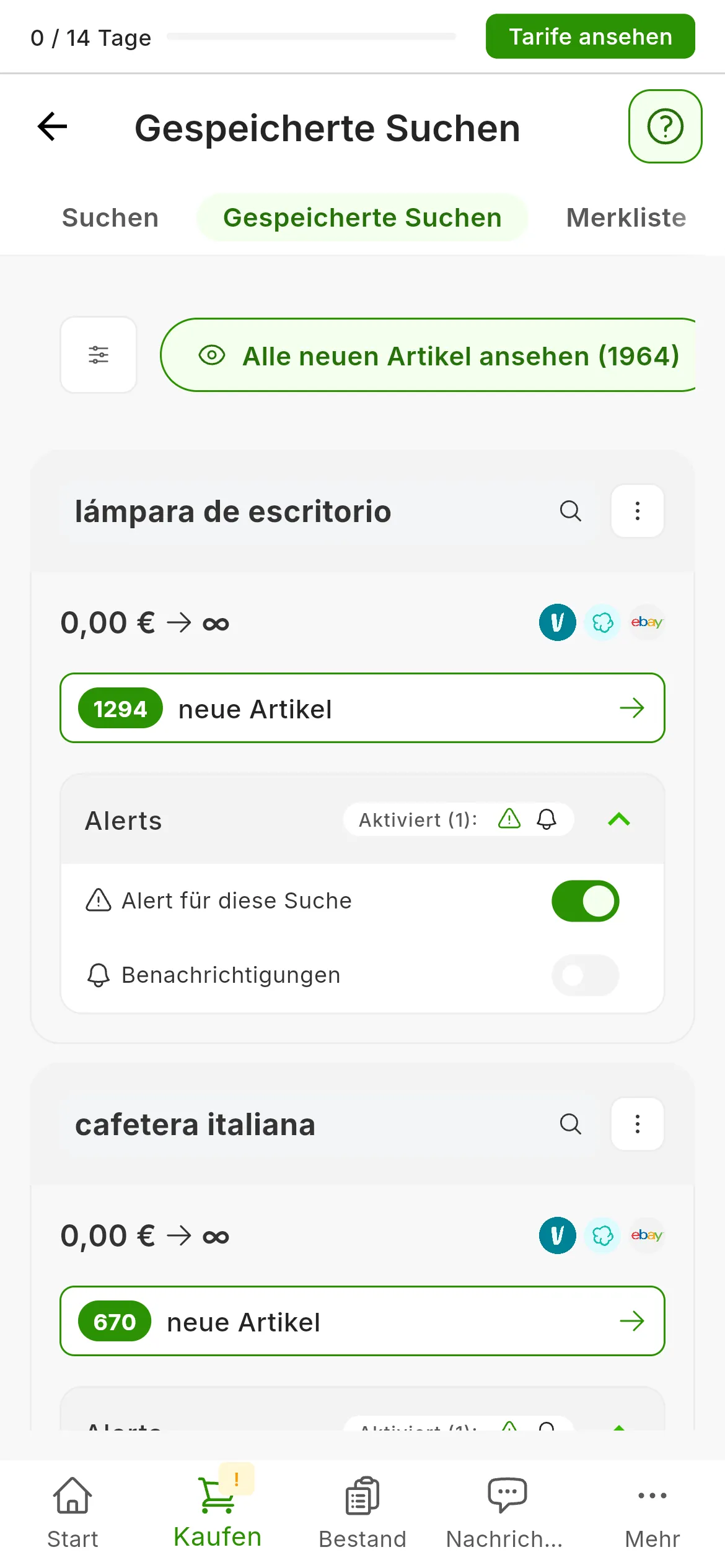 Der Bildschirm Gespeicherte Suchen mit zwei Karten, lámpara de escritorio und cafetera italiana: auf jeder der Text mit seiner Lupe und seinem Menü, die Preisspanne von 0 bis unendlich, die Logos von Vinted, Wallapop und eBay, ihre neuen Artikel und der Block Alerts, mit eingeschaltetem Schalter Alert für diese Suche und ausgeschaltetem Schalter Benachrichtigungen
