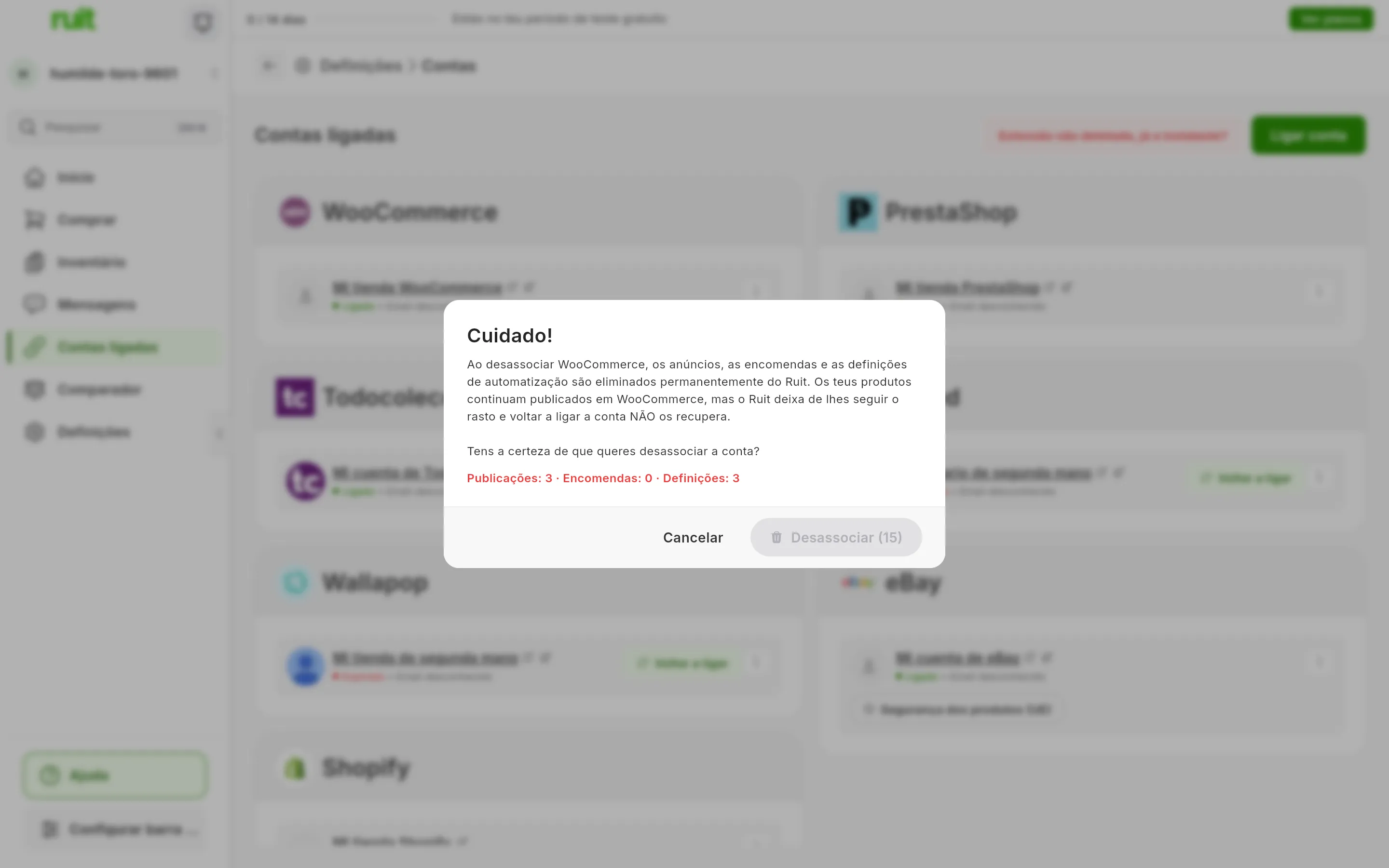 O aviso Cuidado! ao desvincular uma conta do WooCommerce: o que se elimina, a pergunta se tens a certeza, a linha com o número de publicações, encomendas e definições, e os botões Cancelar e Desassociar, ainda bloqueado com os segundos que lhe faltam
