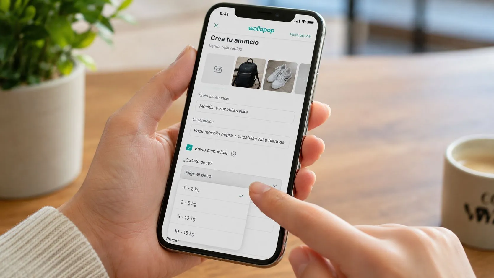 La pantalla «Crea tu anuncio» de la app de Wallapop con «Envío disponible» marcado y el desplegable de peso abierto en el tramo de 0 a 2 kg